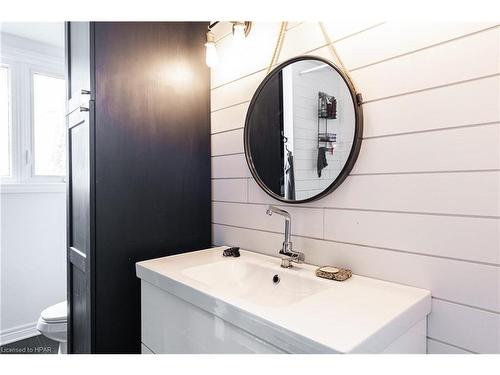 17187 Elginfield Road, Thames Centre, ON - Indoor Photo Showing Bathroom