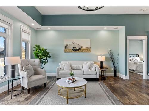 411 Jane Street, Palmerston, ON - Indoor Photo Showing Living Room