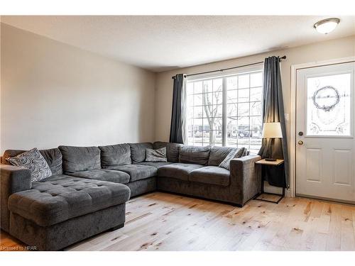 286 Dufferin Street, Stratford, ON - Indoor Photo Showing Living Room