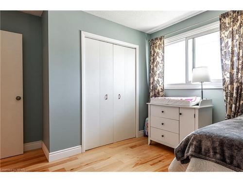286 Dufferin Street, Stratford, ON - Indoor Photo Showing Bedroom