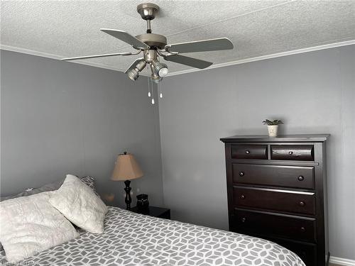 77307 (29 Rowan Rd) Bluewater Hwy 21, Northwood Beach, ON - Indoor Photo Showing Bedroom