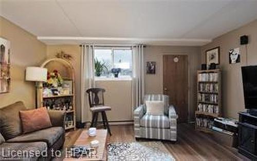 303-50 Campbell Court, Stratford, ON - Indoor Photo Showing Living Room