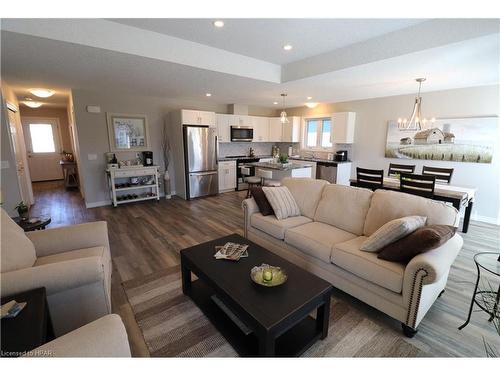 28 Huron Heights Drive, Ashfield-Colborne-Wawanosh, ON - Indoor Photo Showing Living Room