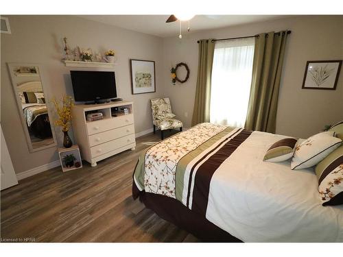 28 Huron Heights Drive, Ashfield-Colborne-Wawanosh, ON - Indoor Photo Showing Bedroom