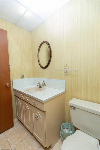 158 Devon Street, Stratford, ON - Indoor Photo Showing Bathroom