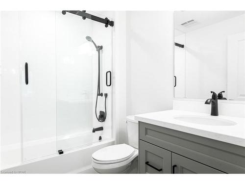 201-100 Gordon Street, Stratford, ON - Indoor Photo Showing Bathroom