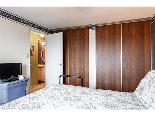 39 Babb Crescent, Stratford, ON - Indoor Photo Showing Bedroom