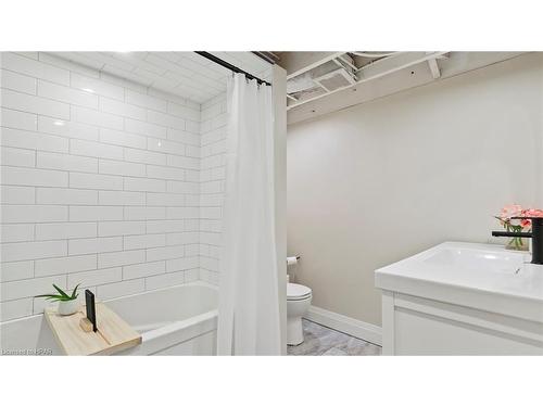 91 George Street N, Harriston, ON - Indoor Photo Showing Bathroom