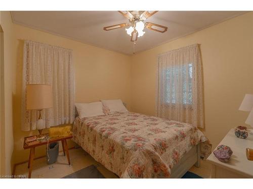 84119 Lakeview Drive, Ashfield-Colborne-Wawanosh, ON - Indoor Photo Showing Bedroom
