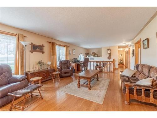 2853 Road 164, Mitchell, ON - Indoor Photo Showing Living Room