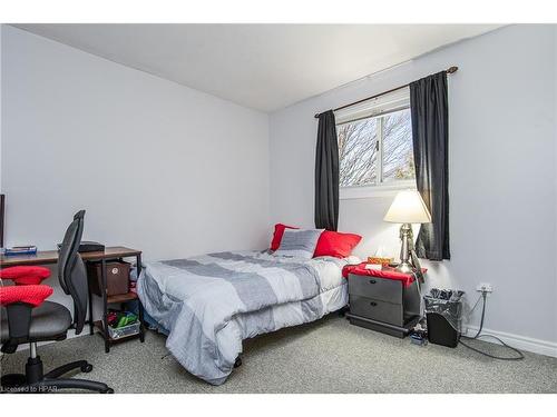 34 Quebec Road, Vanastra, ON - Indoor Photo Showing Bedroom