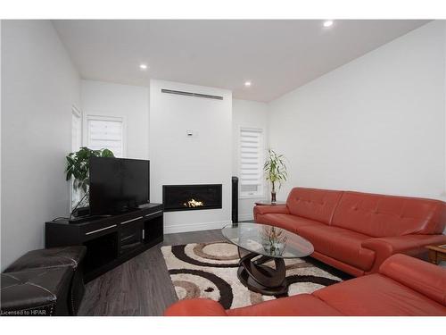 200 Duncan Street, Mitchell, ON - Indoor Photo Showing Living Room
