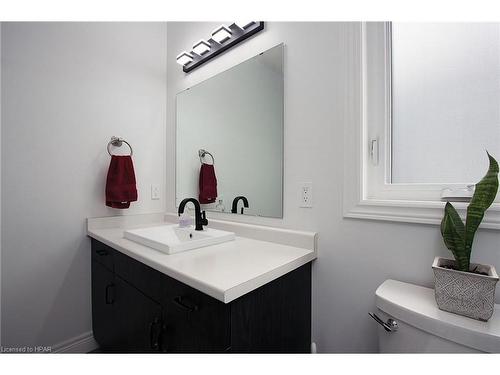 200 Duncan Street, Mitchell, ON - Indoor Photo Showing Bathroom