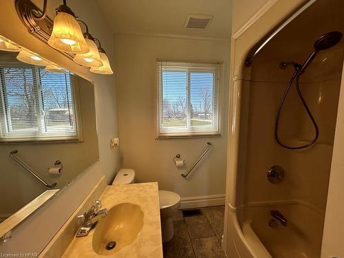 58 Mary Street, Morris-Turnberry, ON - Indoor Photo Showing Bathroom