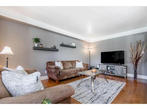 2815 Shering Crescent, Innisfil, ON - Indoor Photo Showing Living Room
