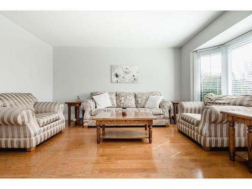 2815 Shering Crescent, Innisfil, ON - Indoor Photo Showing Living Room