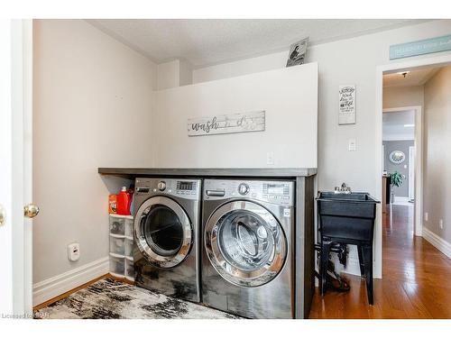 2815 Shering Crescent, Innisfil, ON - Indoor Photo Showing Laundry Room