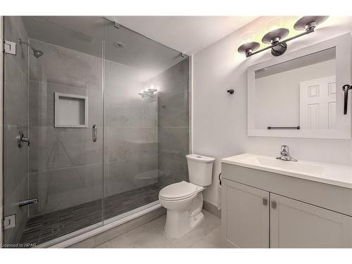998 Loft Court, London, ON - Indoor Photo Showing Bathroom