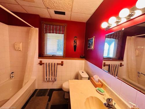84332 Mcnabb Line, Huron East, ON - Indoor Photo Showing Bathroom