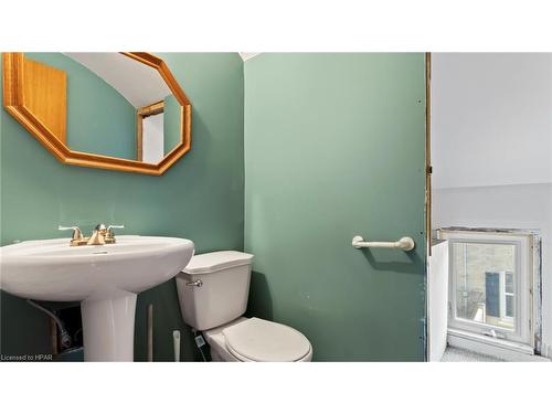 5 John Street W, Clifford, ON - Indoor Photo Showing Bathroom