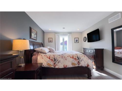 145 Lake Breeze Drive, Ashfield-Colborne-Wawanosh (Twp), ON - Indoor Photo Showing Bedroom