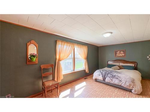 168 Erie St S, Clinton, ON - Indoor Photo Showing Bedroom