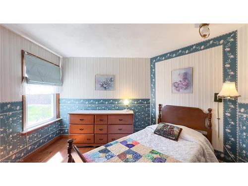 168 Erie St S, Clinton, ON - Indoor Photo Showing Bedroom