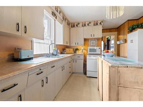 24 Pacific Ave, Milverton, ON - Indoor Photo Showing Kitchen