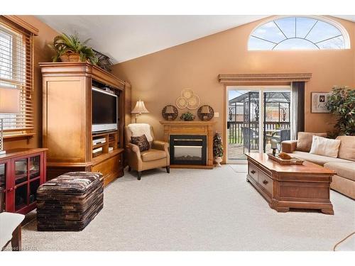 24 Pacific Ave, Milverton, ON - Indoor Photo Showing Living Room