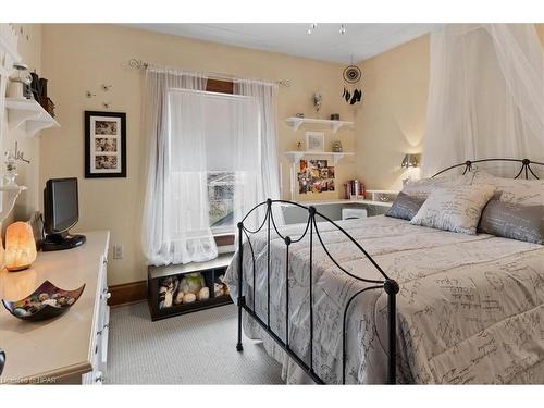 24 Pacific Ave, Milverton, ON - Indoor Photo Showing Bedroom