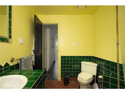375 Ontario Street, Stratford, ON - Indoor Photo Showing Bathroom