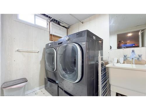 1361 Aldersbrook Road, London, ON - Indoor Photo Showing Laundry Room