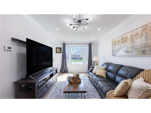 1361 Aldersbrook Road, London, ON - Indoor Photo Showing Living Room