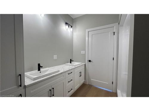 223D Thames Avenue, Mitchell, ON - Indoor Photo Showing Bathroom