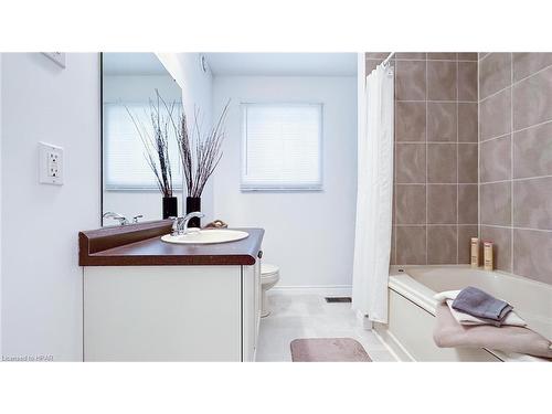 11 William Street, Bayfield, ON - Indoor Photo Showing Bathroom