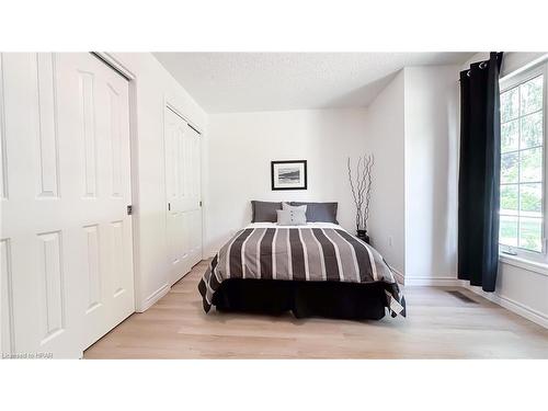 11 William Street, Bayfield, ON - Indoor Photo Showing Bedroom
