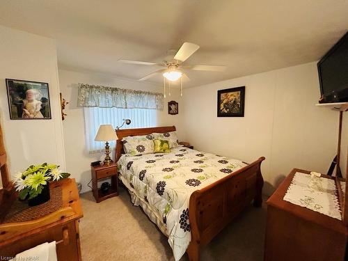 11 Riverside Drive, Turnberry Estates, ON - Indoor Photo Showing Bedroom