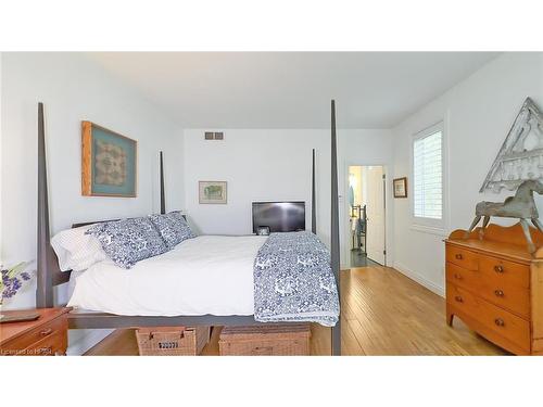 38 Cameron Street, Bayfield, ON - Indoor Photo Showing Bedroom