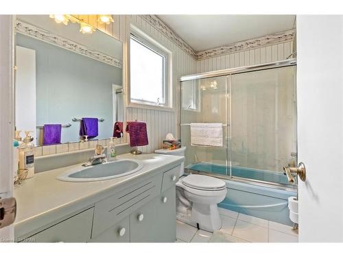 348 Devon Street, Stratford, ON - Indoor Photo Showing Bathroom