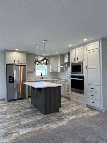 208 Spruce Drive, West Grey, ON - Indoor Photo Showing Kitchen With Stainless Steel Kitchen With Upgraded Kitchen