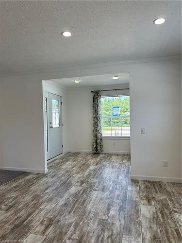 208 Spruce Drive, West Grey, ON - Indoor Photo Showing Other Room