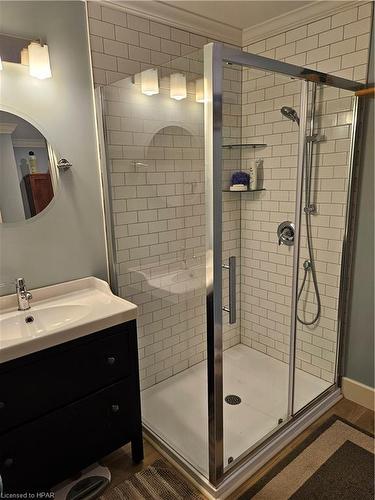 8 Bayfield Terrace, Bayfield, ON - Indoor Photo Showing Bathroom