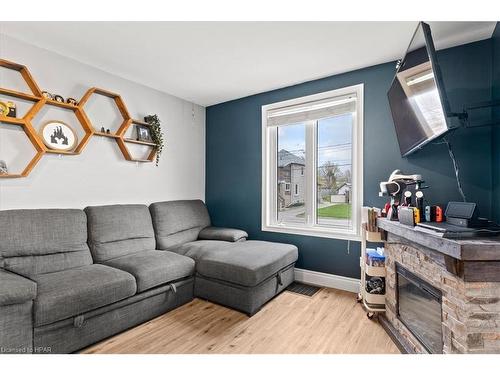213 Norfolk Street, Stratford, ON - Indoor Photo Showing Living Room