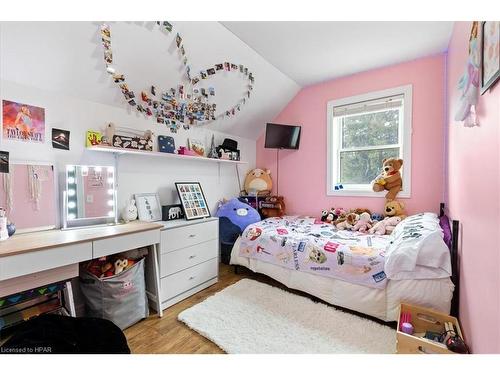 213 Norfolk Street, Stratford, ON - Indoor Photo Showing Bedroom