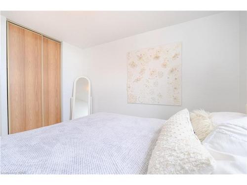 905-1103 Jalna Boulevard Boulevard, London, ON - Indoor Photo Showing Bedroom