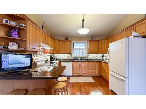 46 Balvina Drive W, Goderich, ON - Indoor Photo Showing Kitchen