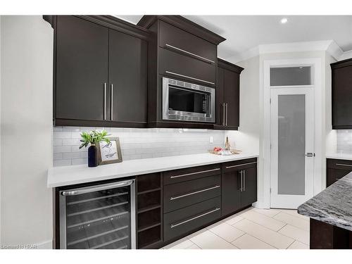 1423 North Wenige Drive, London, ON - Indoor Photo Showing Kitchen With Double Sink
