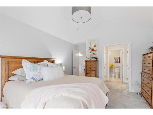 215-50 Galt Road, Stratford, ON - Indoor Photo Showing Bedroom