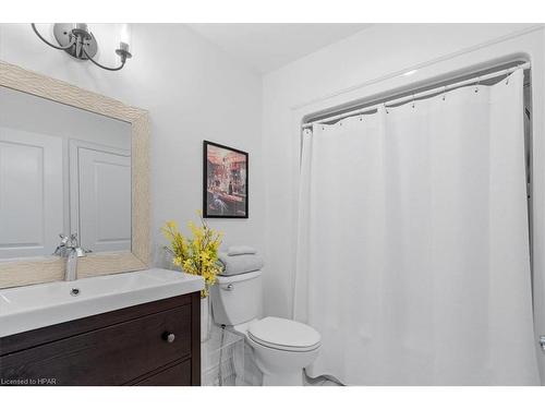 215-50 Galt Road, Stratford, ON - Indoor Photo Showing Bathroom