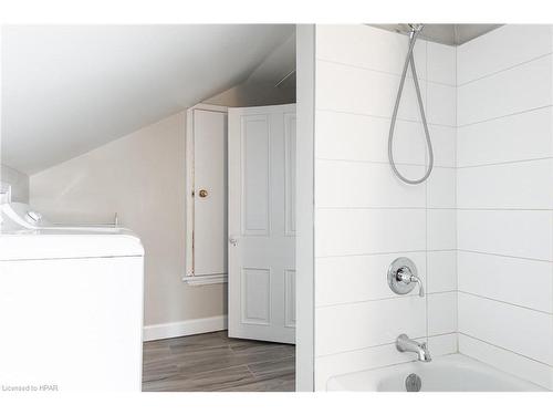 182 West Gore Street, Stratford, ON - Indoor Photo Showing Bathroom